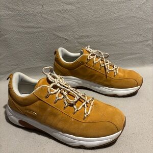 Lugz MVulcank 714 men's size 10.5 canvas sneaker tan lace-up - Great Condition-